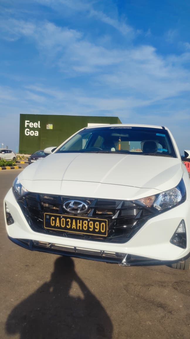 i20 portrait at airport